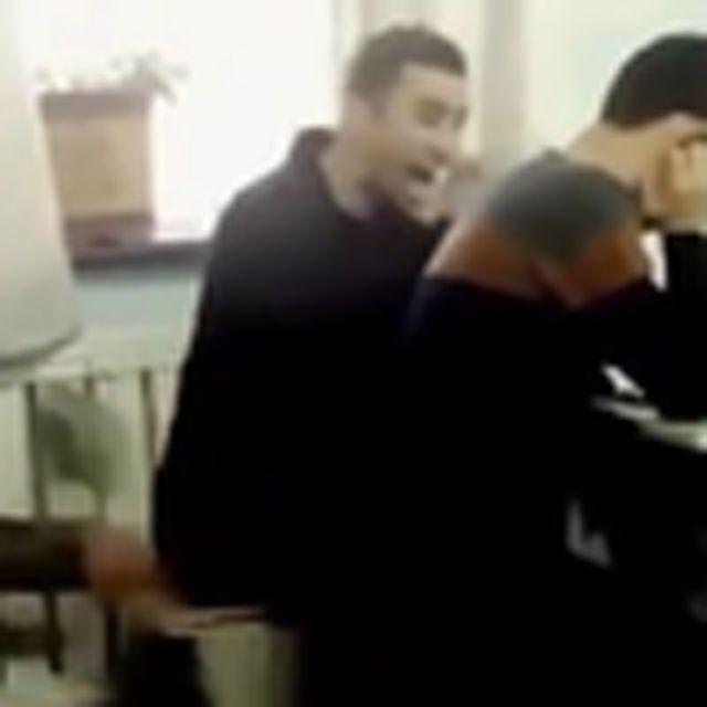 声东击西(抽椅子)封面