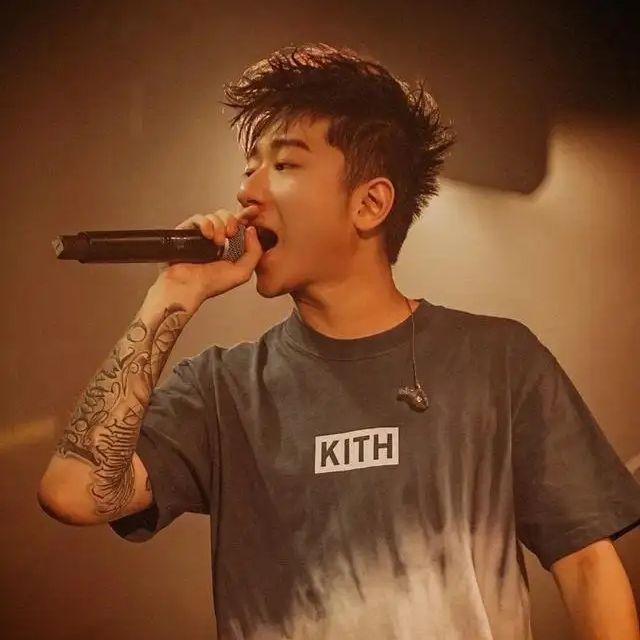 烈焰玫瑰封面