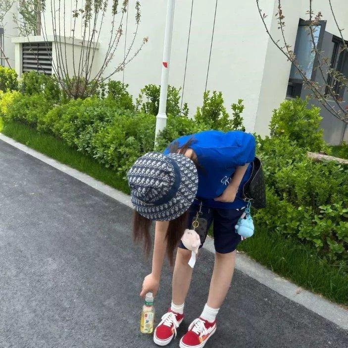 黄欣莹封面