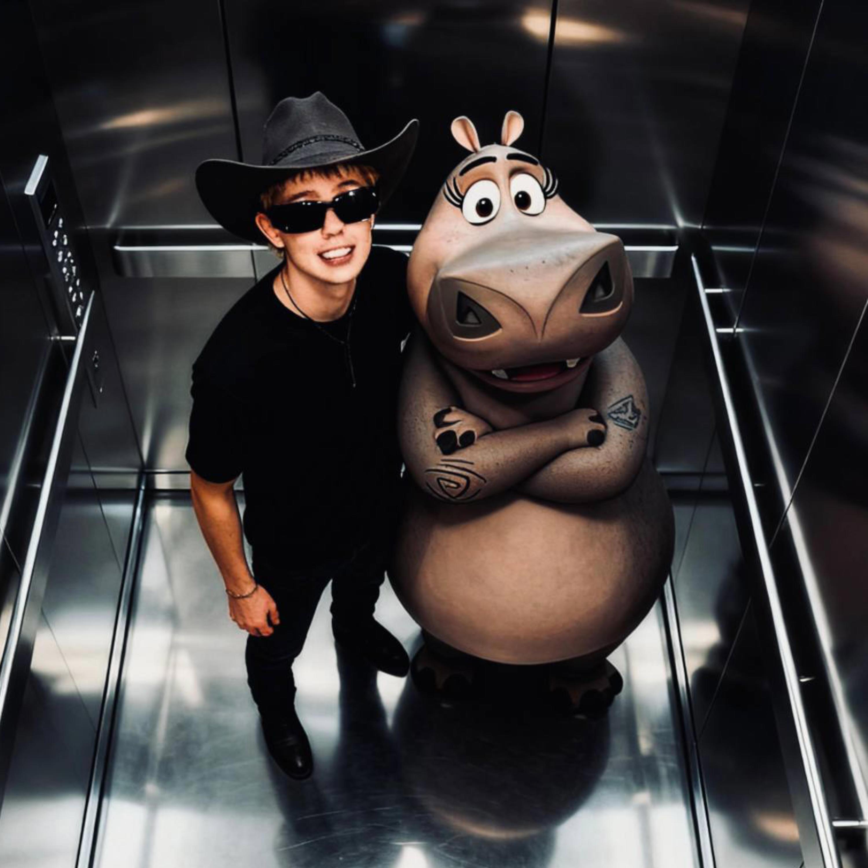 Gloria (feat. Dizaineris)