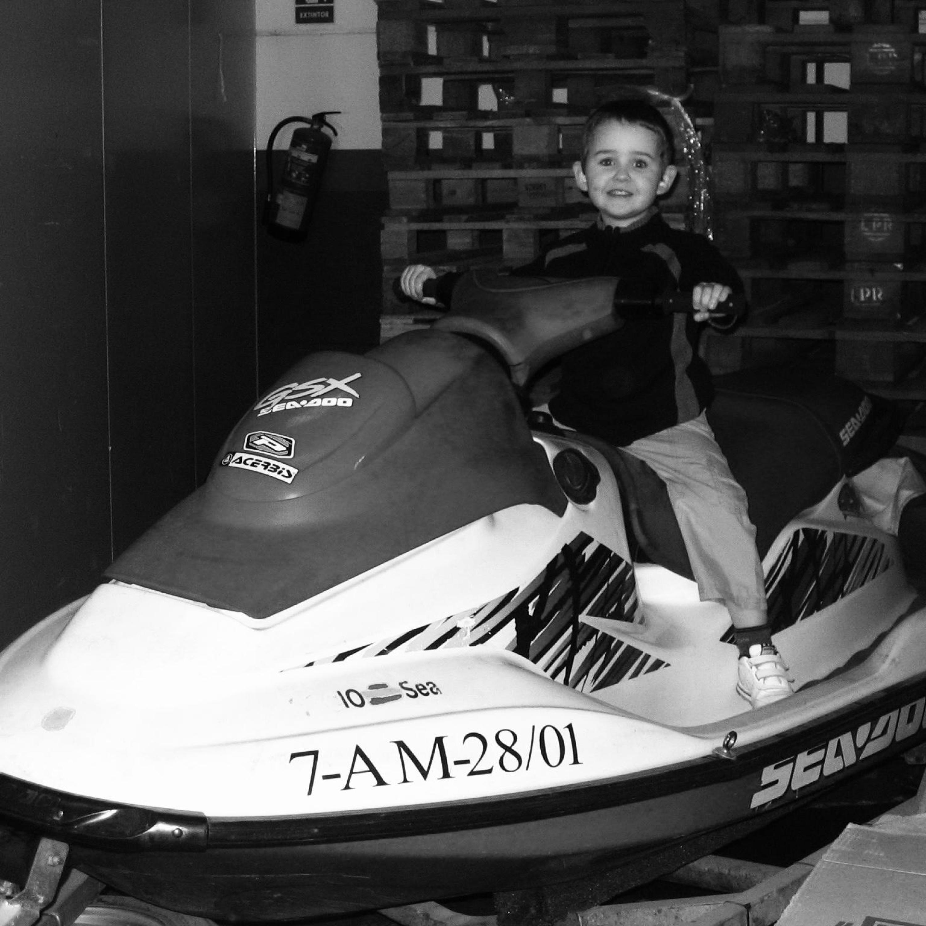 Five-seveN (feat. reelar)