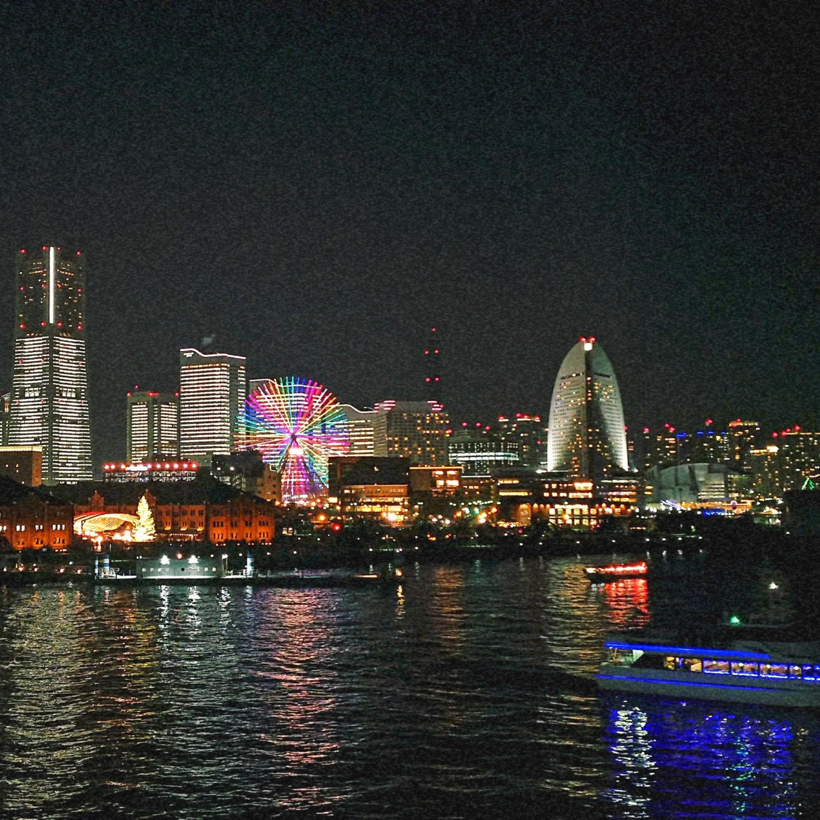 ロープウェイから広がる夜景と花火 - 赤嶺圭一朗封面