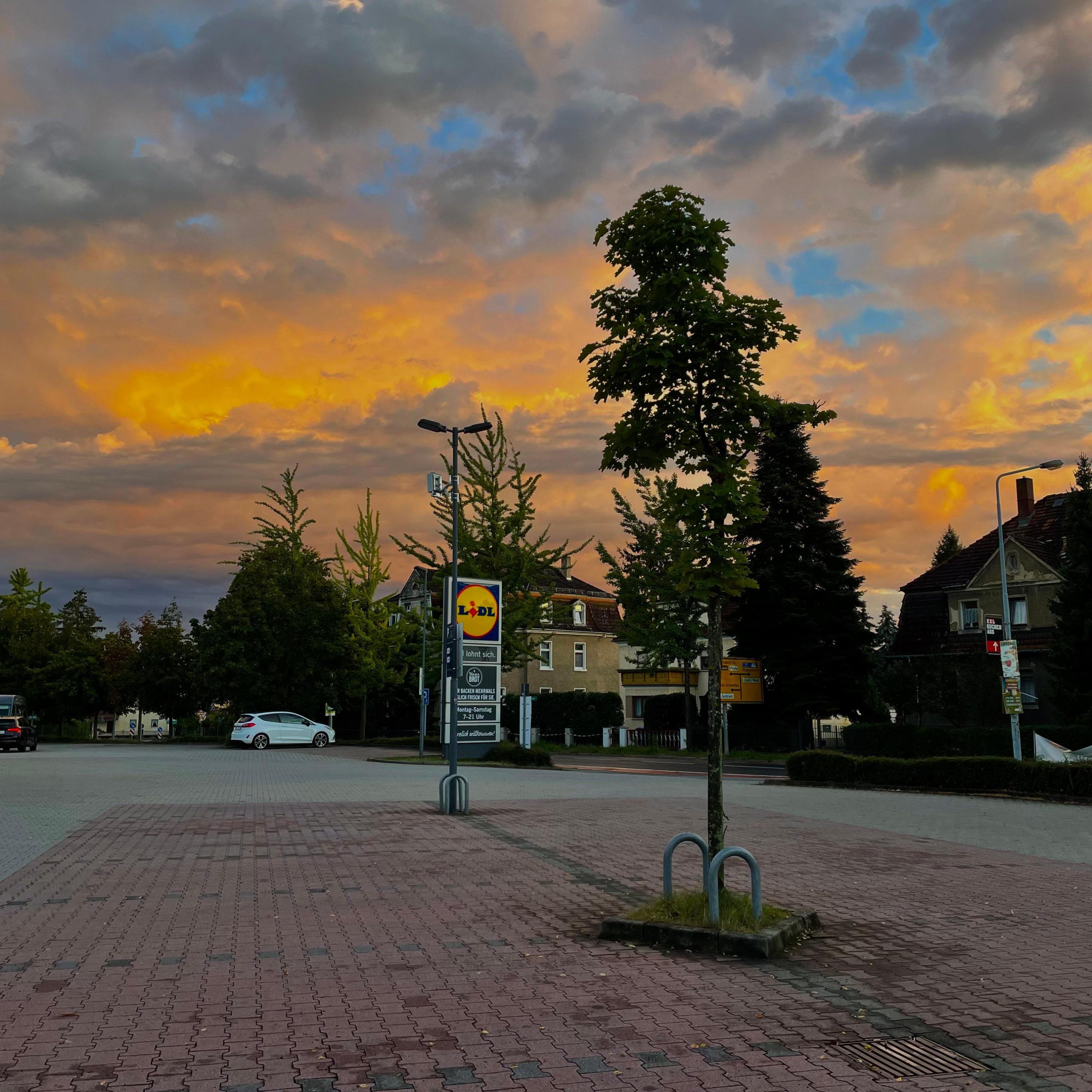 7pm in berlin (sped up and reverb)