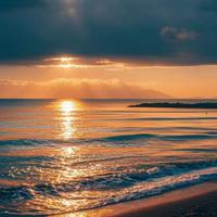 夏日的夕阳与海边