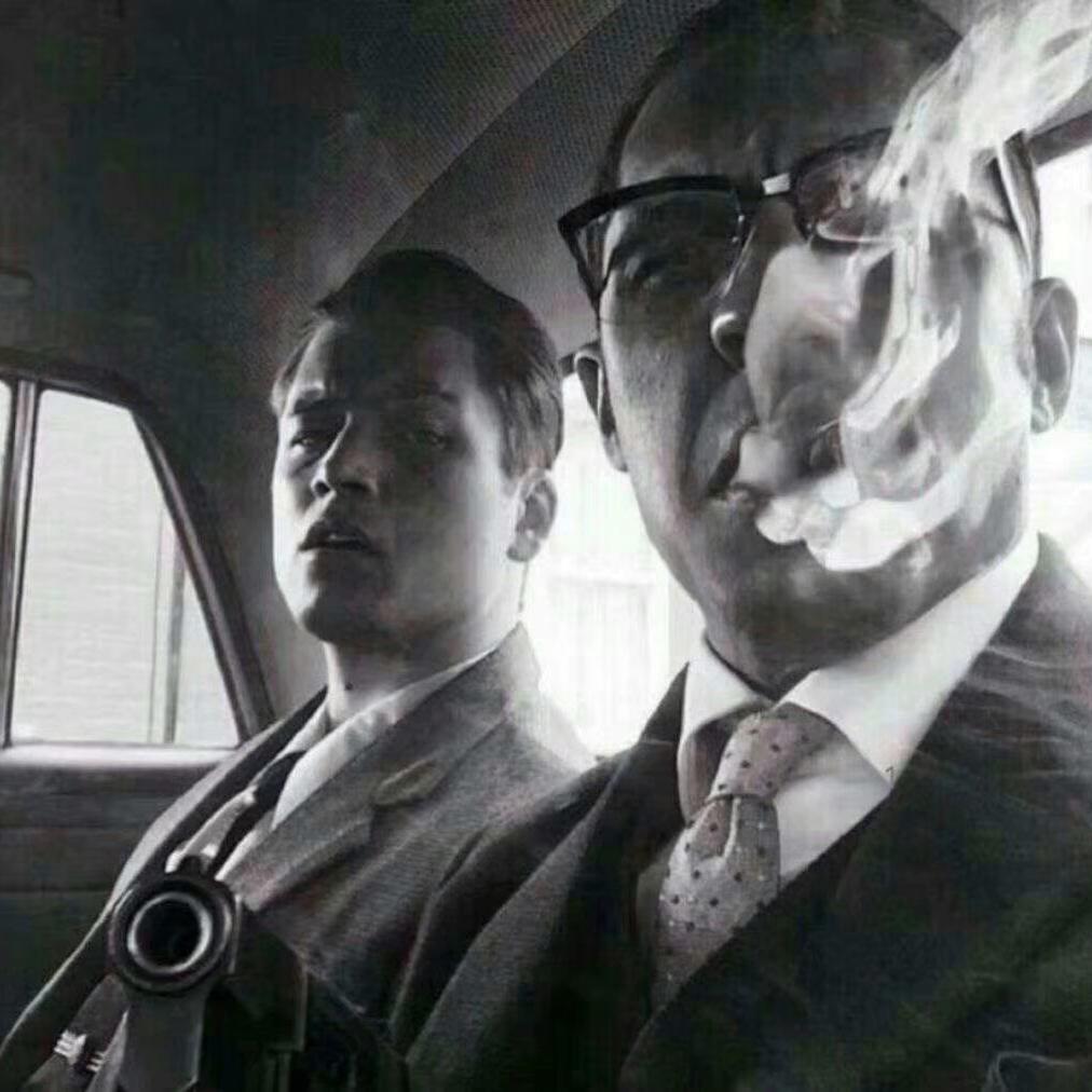 轰炸封面