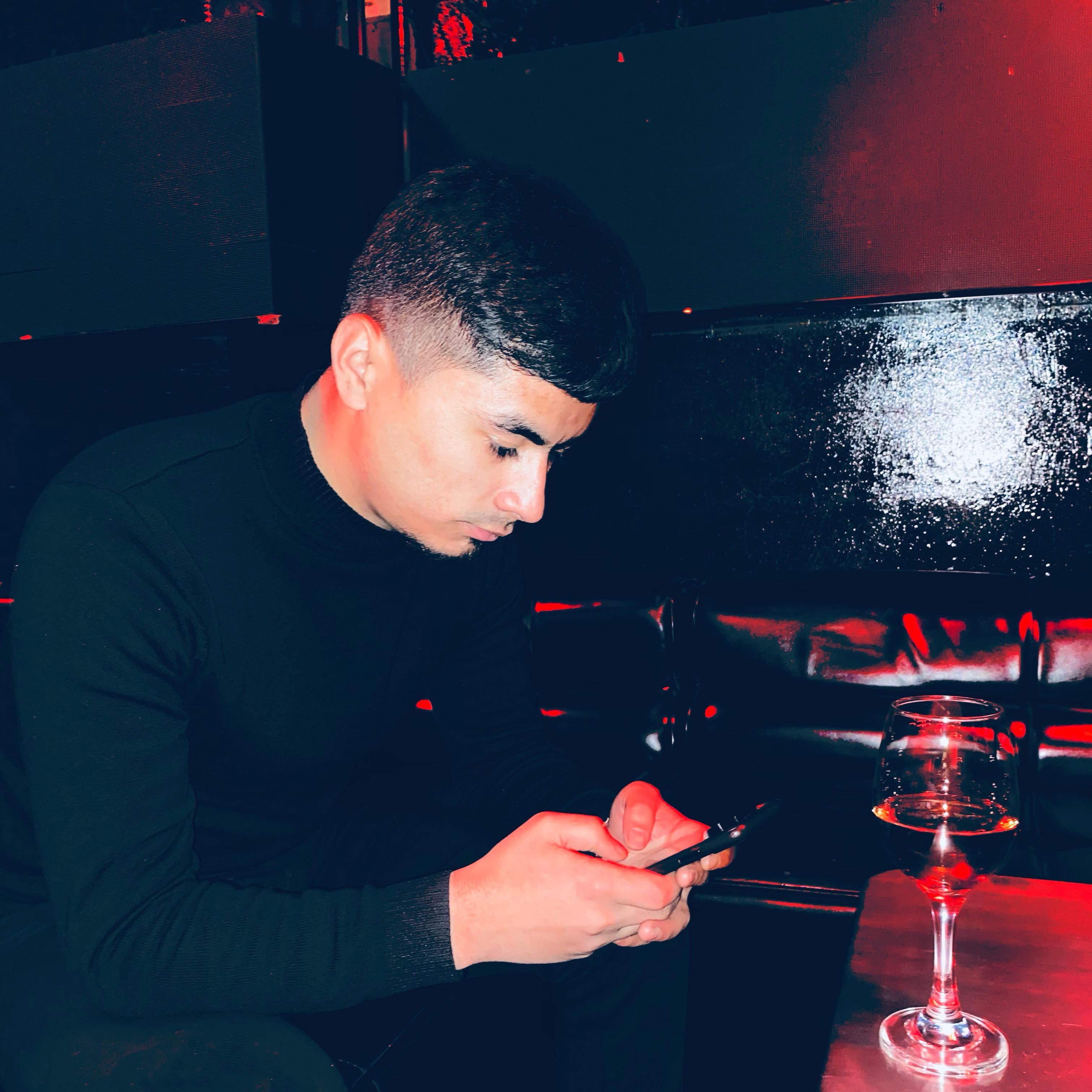 Yalghuz kishilik olturush（一个人的聚会）