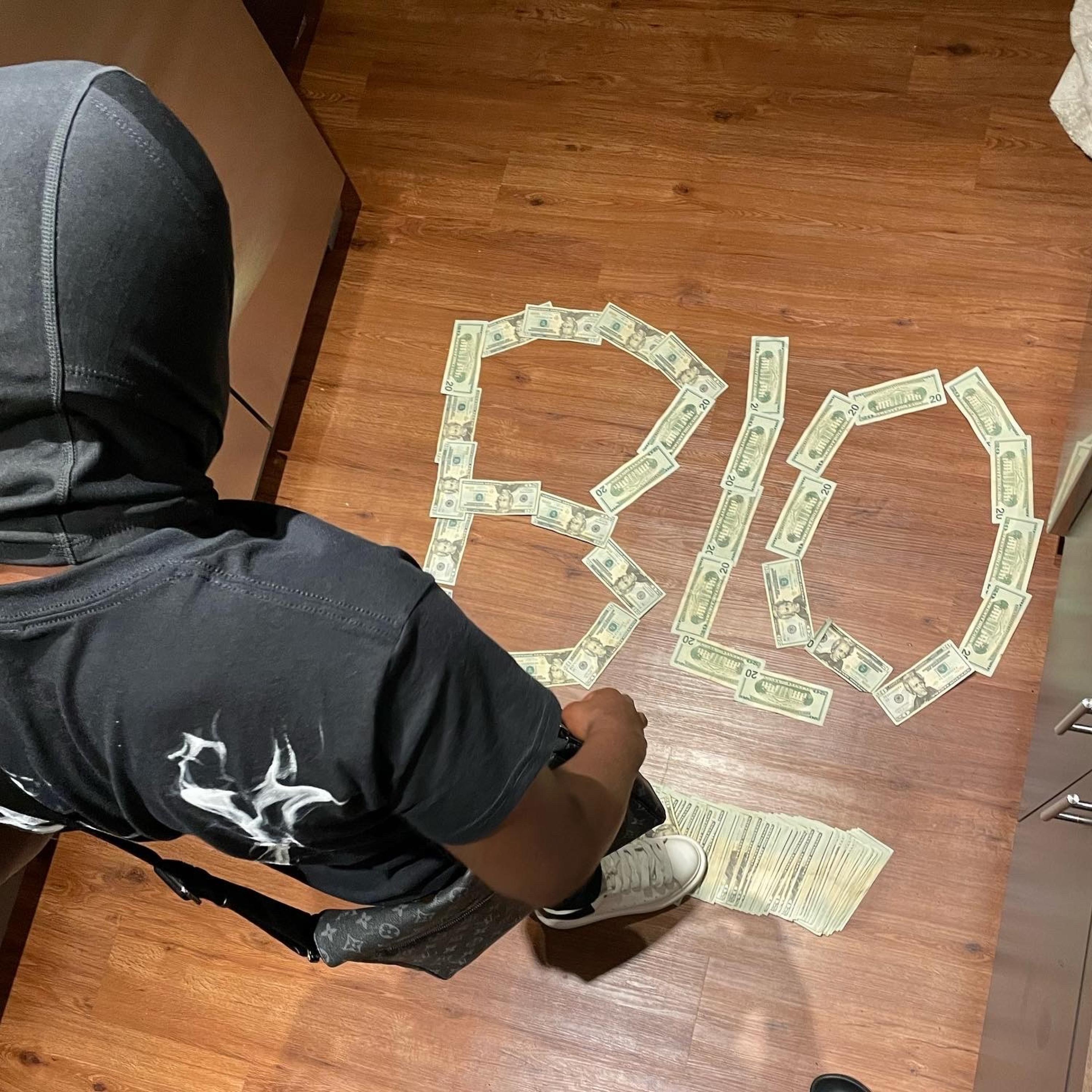 Track Runners (feat. Moway)