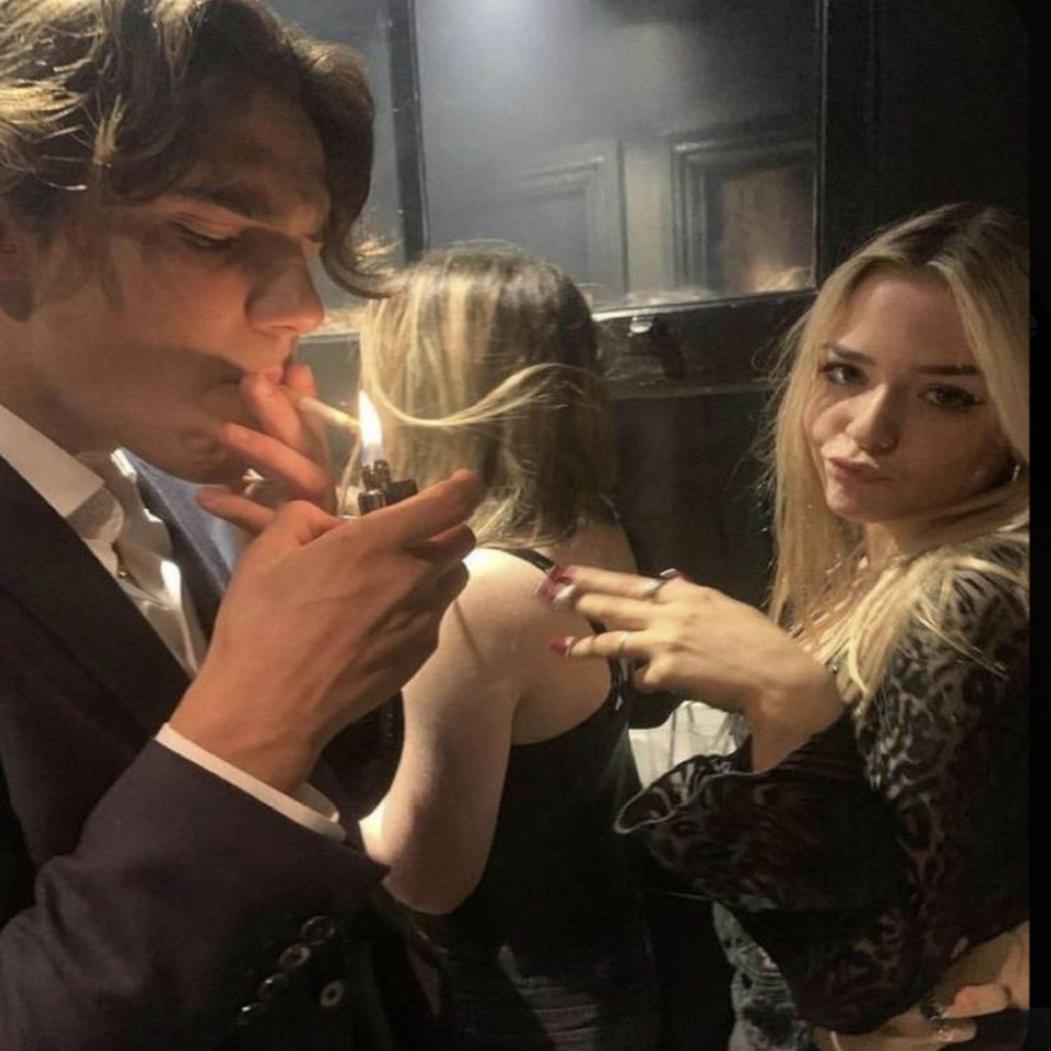 saçlarıma yıldız takana değil yoldurana aşıktım