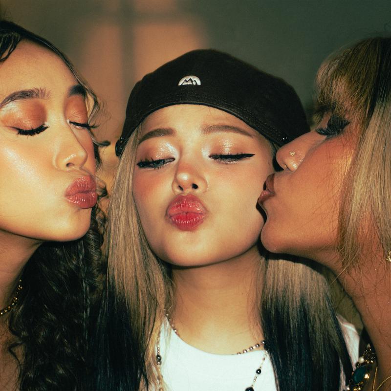 tayo lang (may alam)