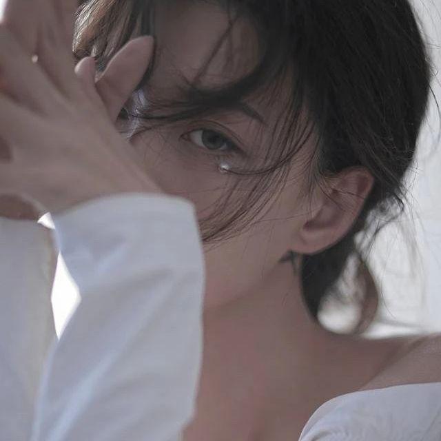 泫雅 (현아) - Show Window封面