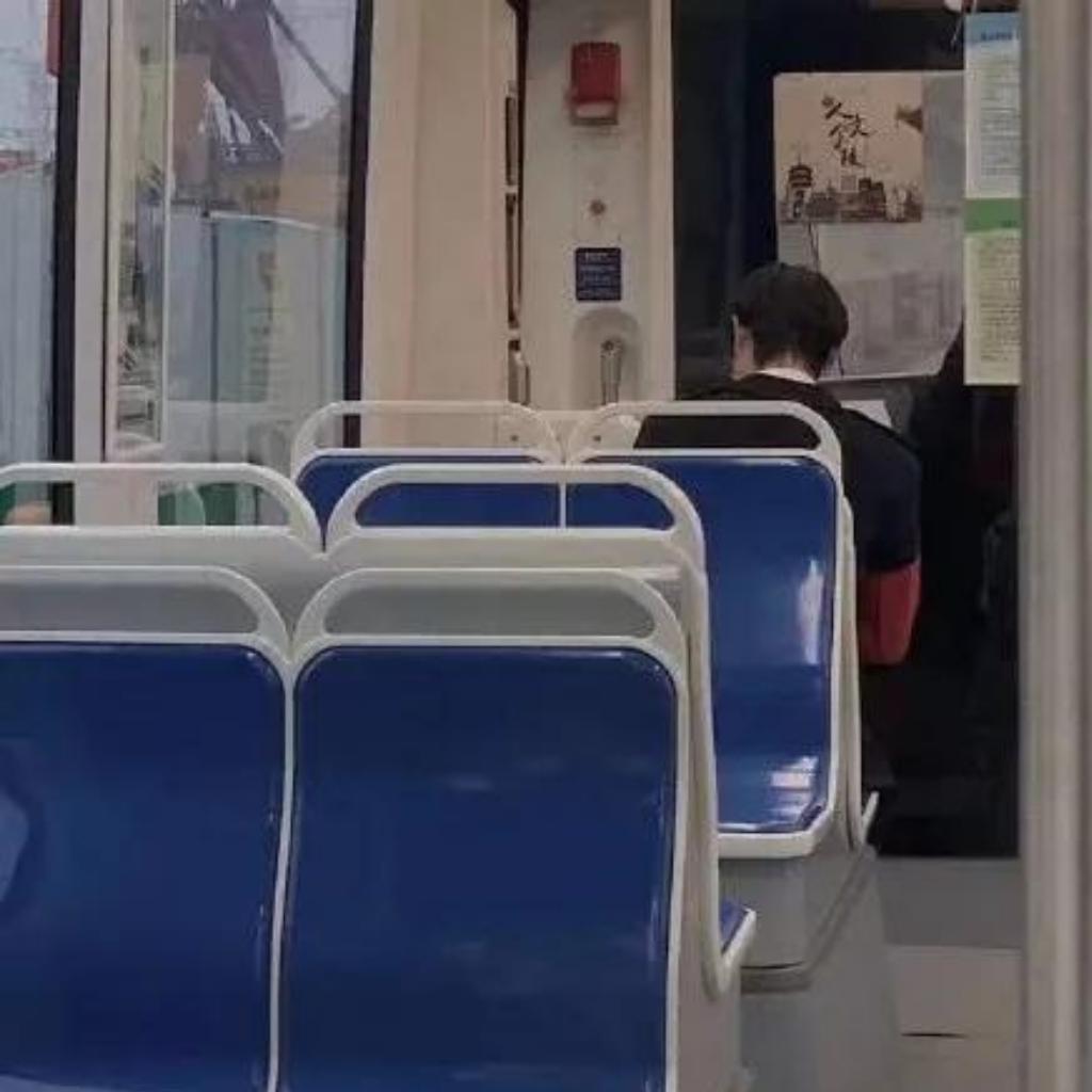 轻享韩语|公交车上恍惚的奇思妙想