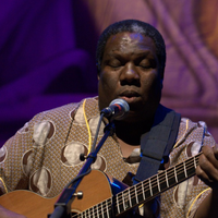 Vusi Mahlasela