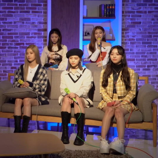 삐삐 (Live) - ITZY、IU封面
