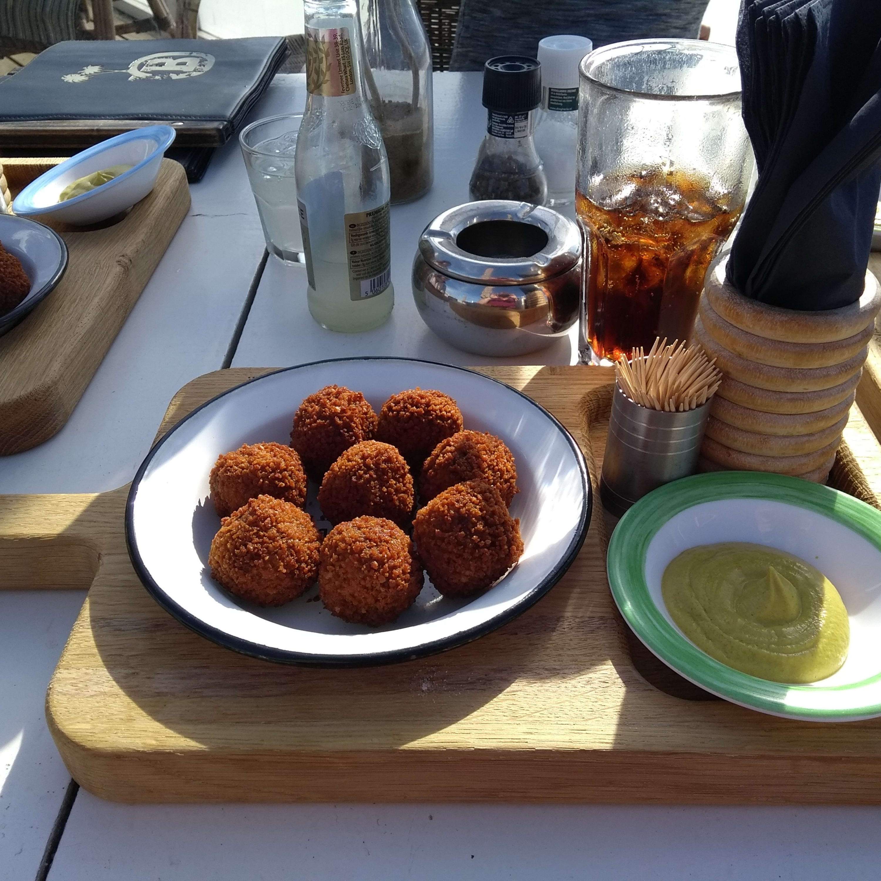 Tre flyvender trekanter