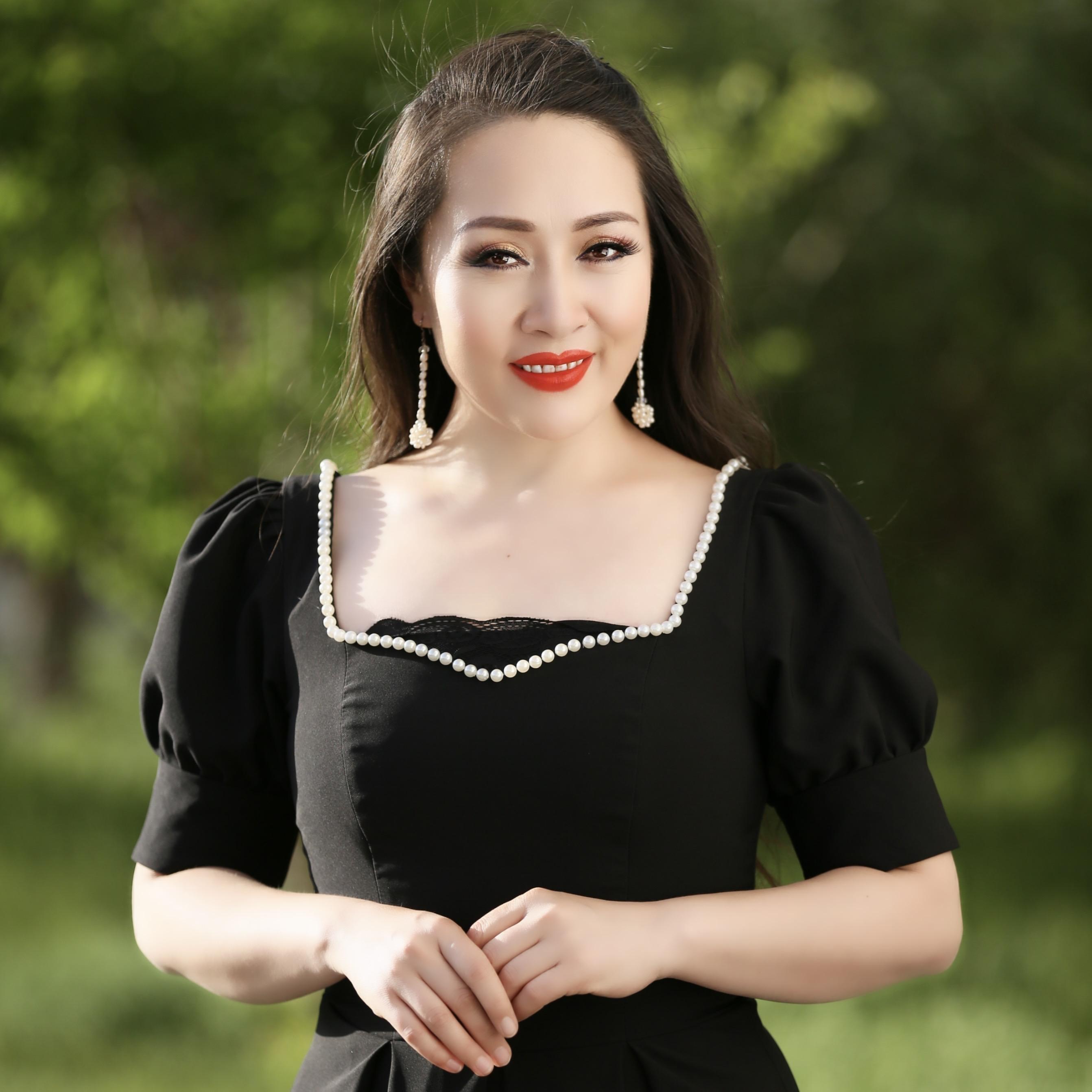 新疆,美丽的家乡封面