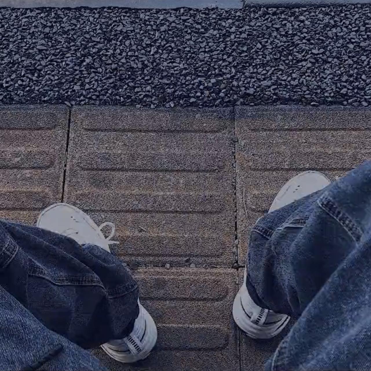 向爱出发封面