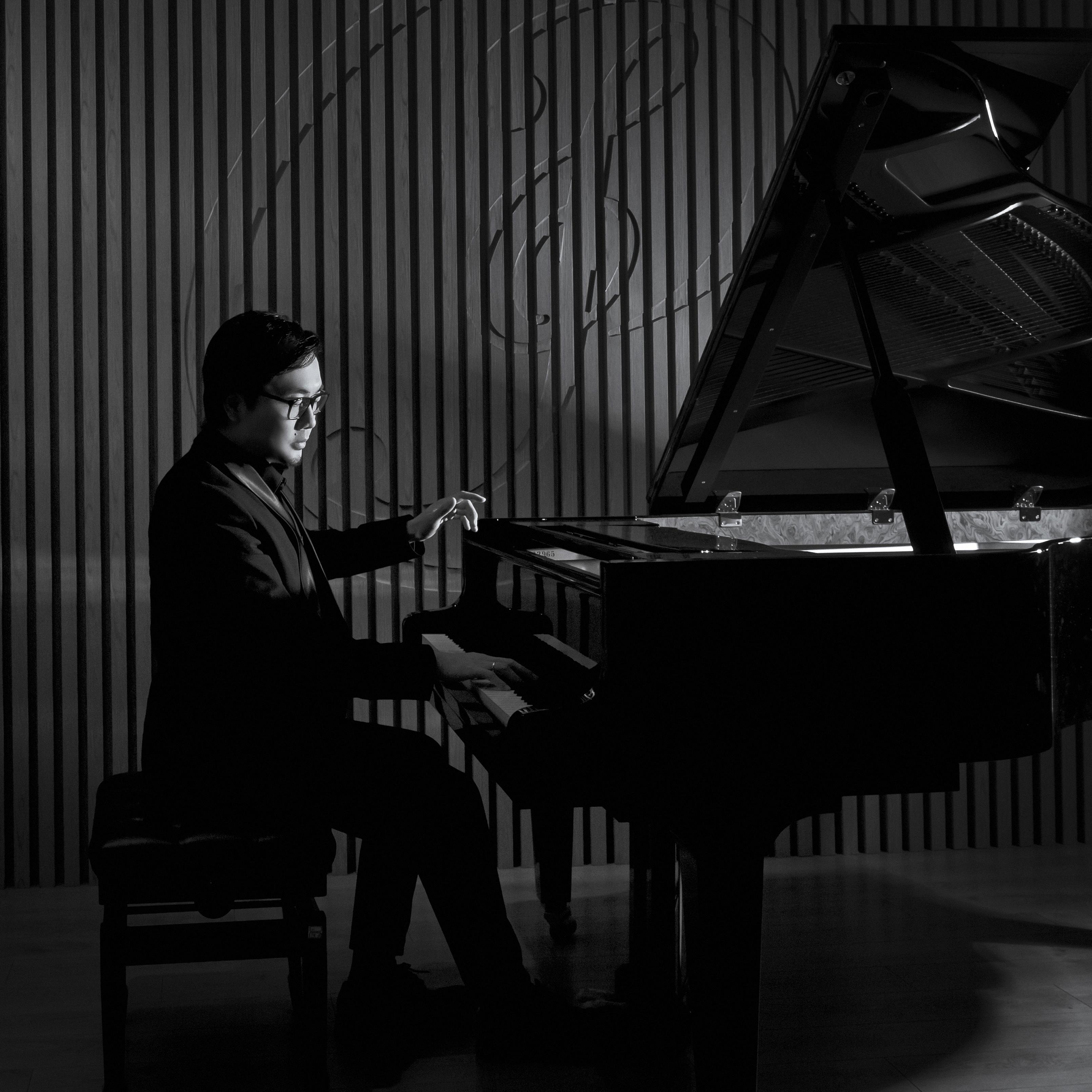 g 小调的巴赫 瓶子 / 倪椤