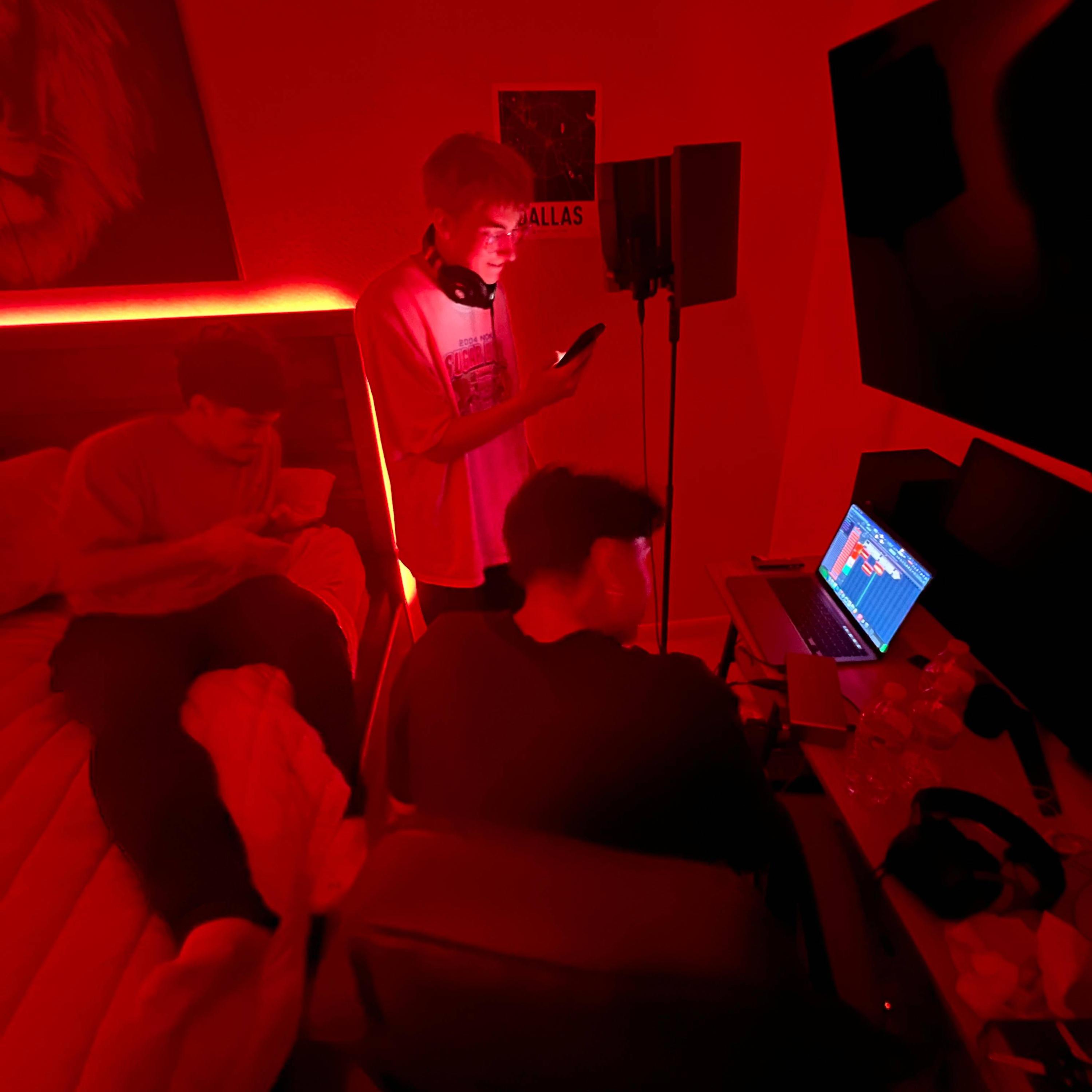 KING ON THE THRONE ! (feat. Isaiah Samuel & Trey Campbell)