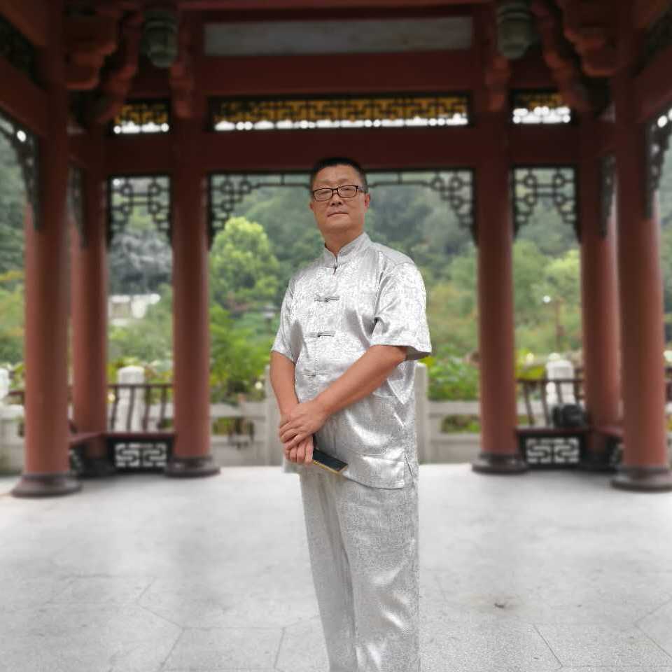 天边的骆驼(朱思思词曲 小锐)封面