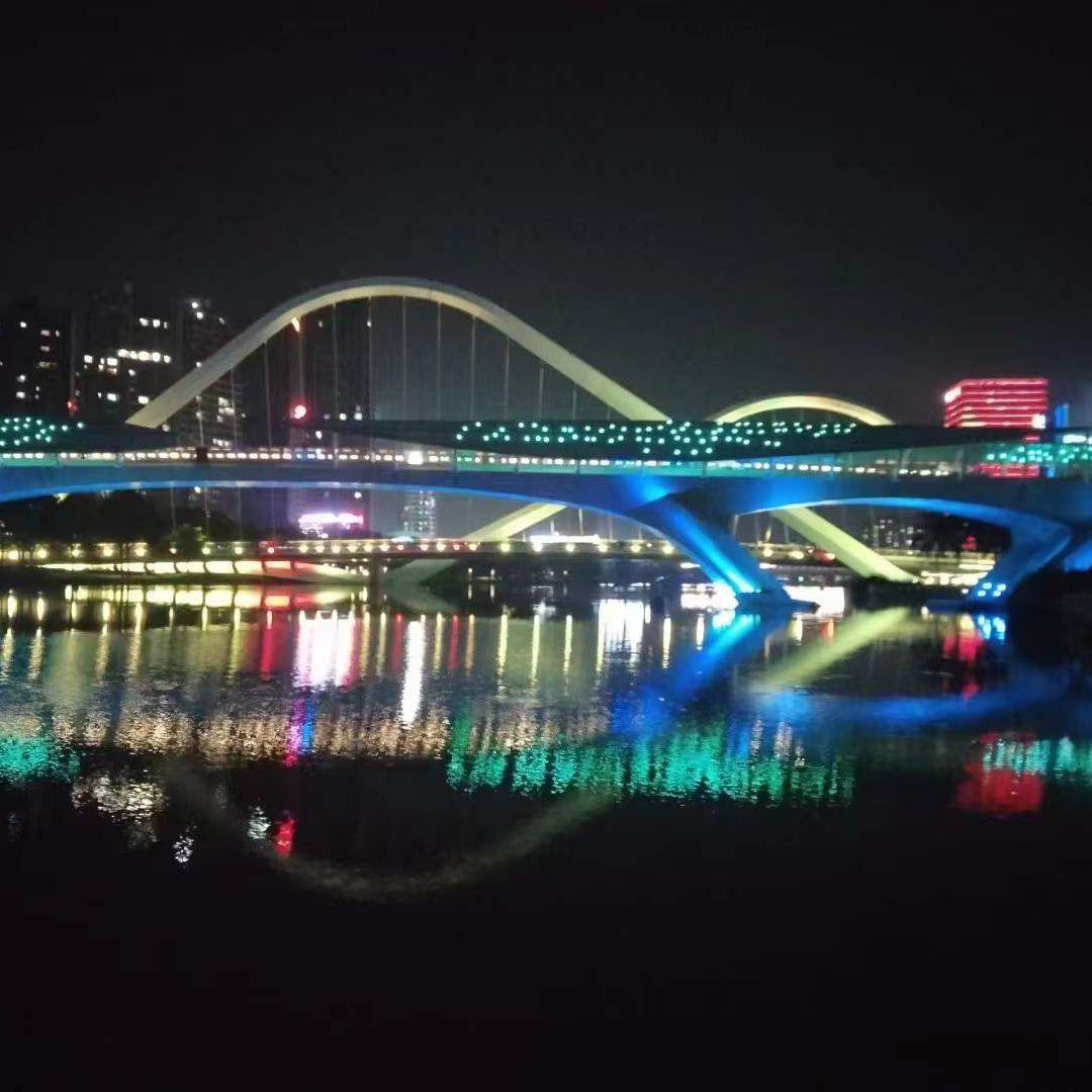 月光下的浪漫封面