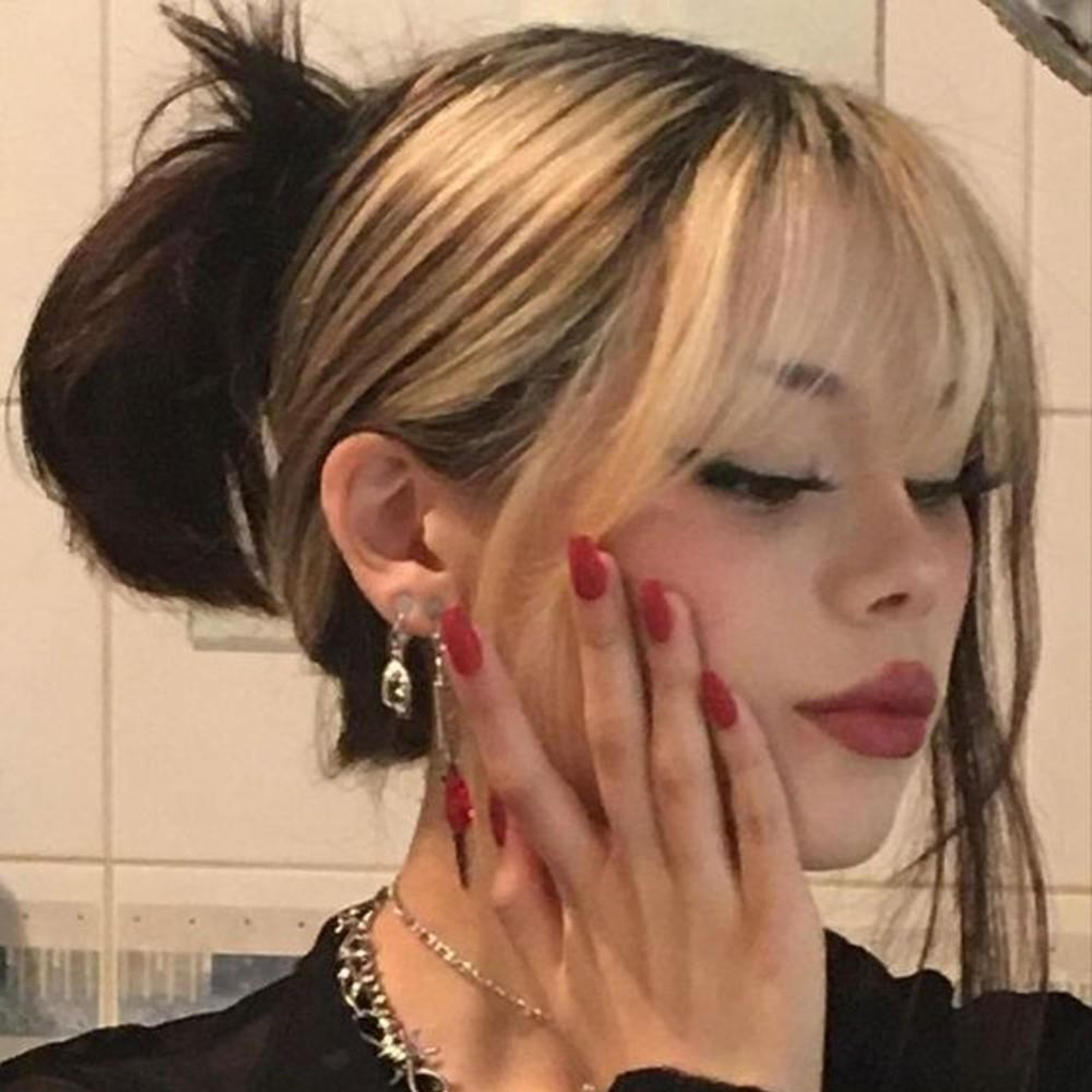 Tracks (feat. TH3 KXD)