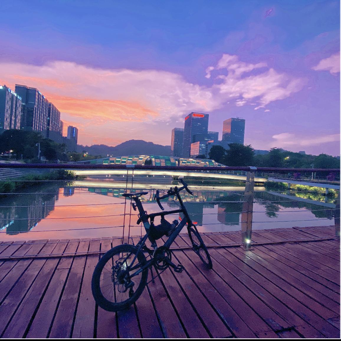 凫洲大桥上的日落封面