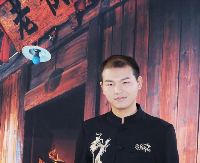 李弘东