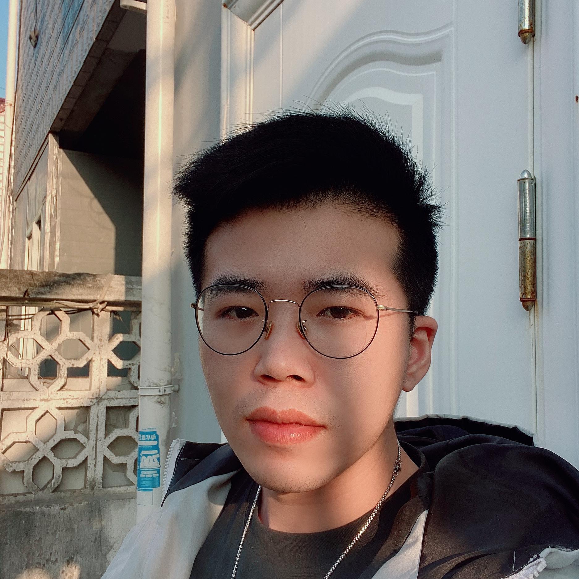 让我偷偷看你cover赵雷封面
