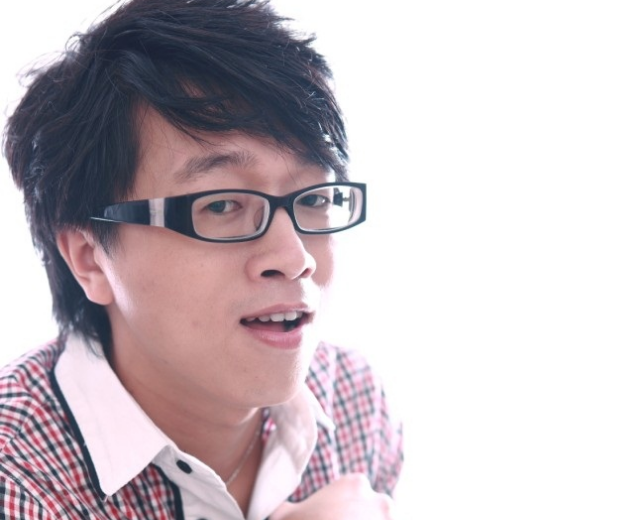 李默然