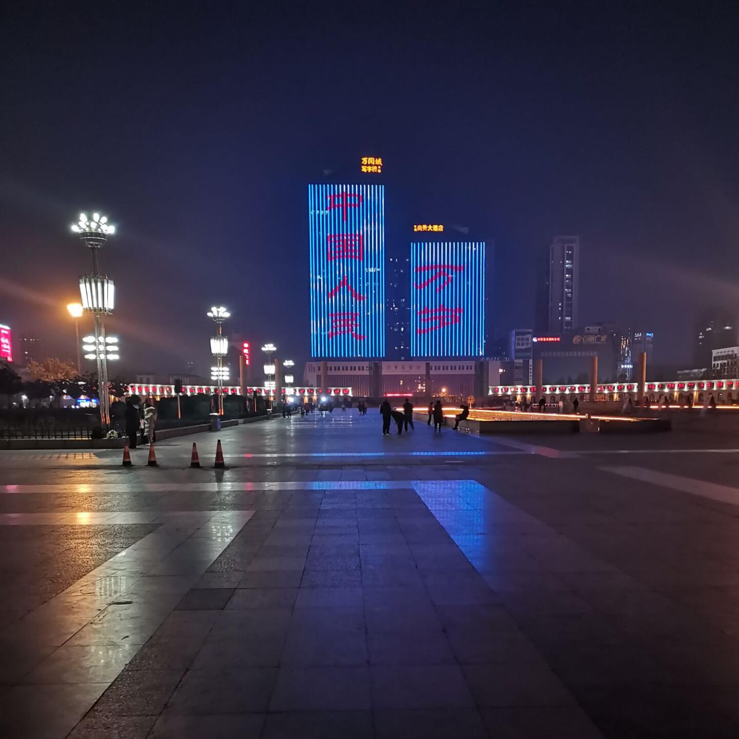 愿与你看尽世间繁华 伴奏封面