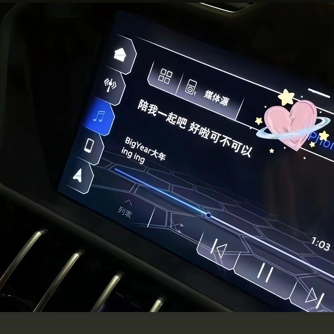 她的微笑她的爱闹我全都喜欢