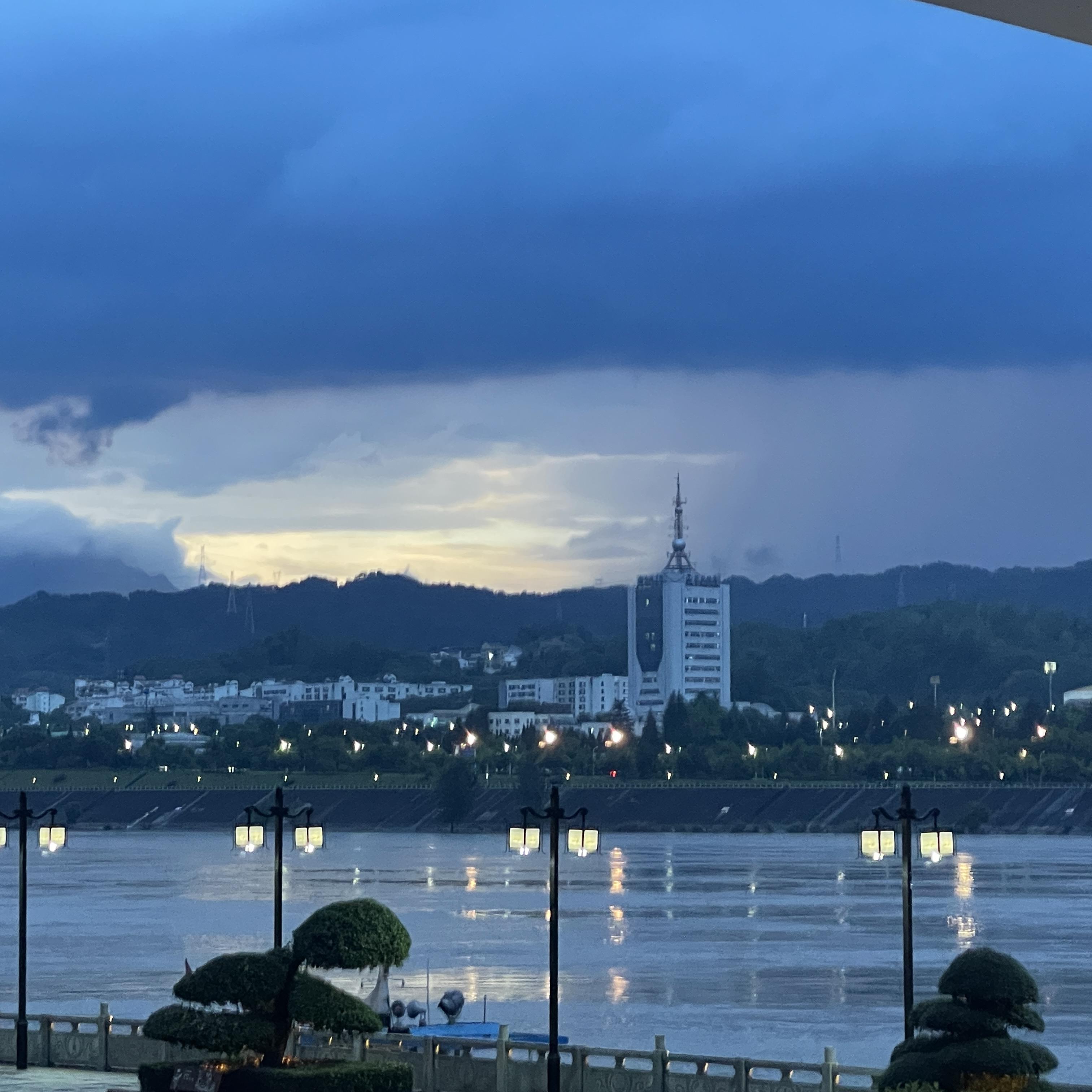 熬夜上瘾封面