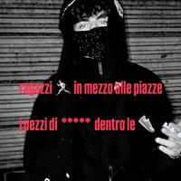 in mezzo alle piazze