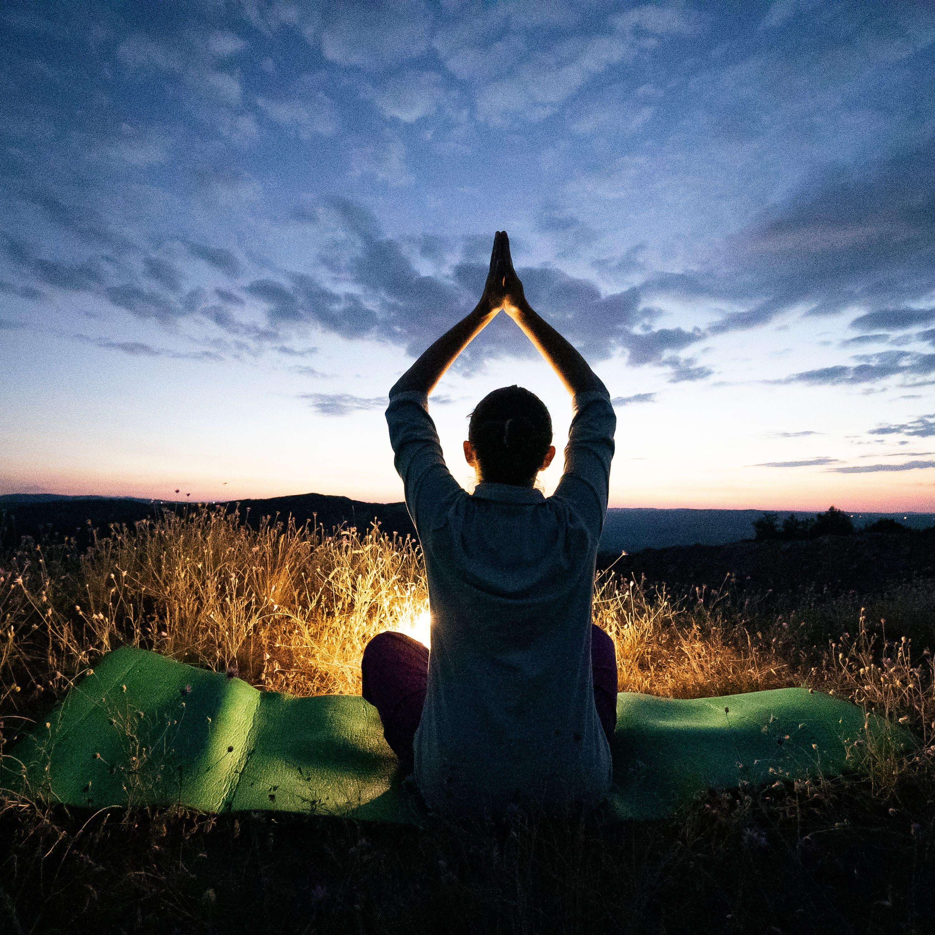 Night Crickets Yoga Serenity_Yoga Music Playlist_Serene Nature's Nocturne: Tranquil Crickets at Night Yoga Ambiance | 在线播放_Night Crickets Yoga Serenity歌词_Night Crickets Yoga Serenity下载 | 网易云音乐