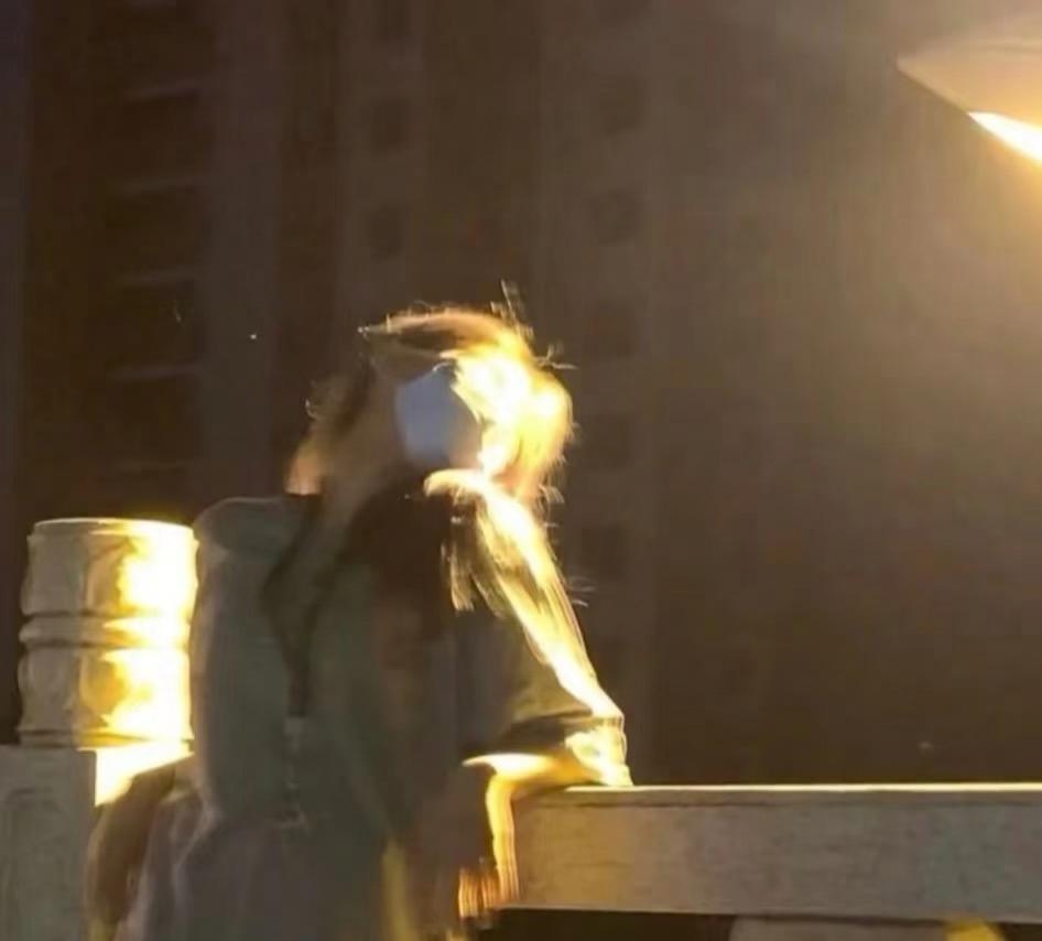 爱如潮水 - 大头针封面