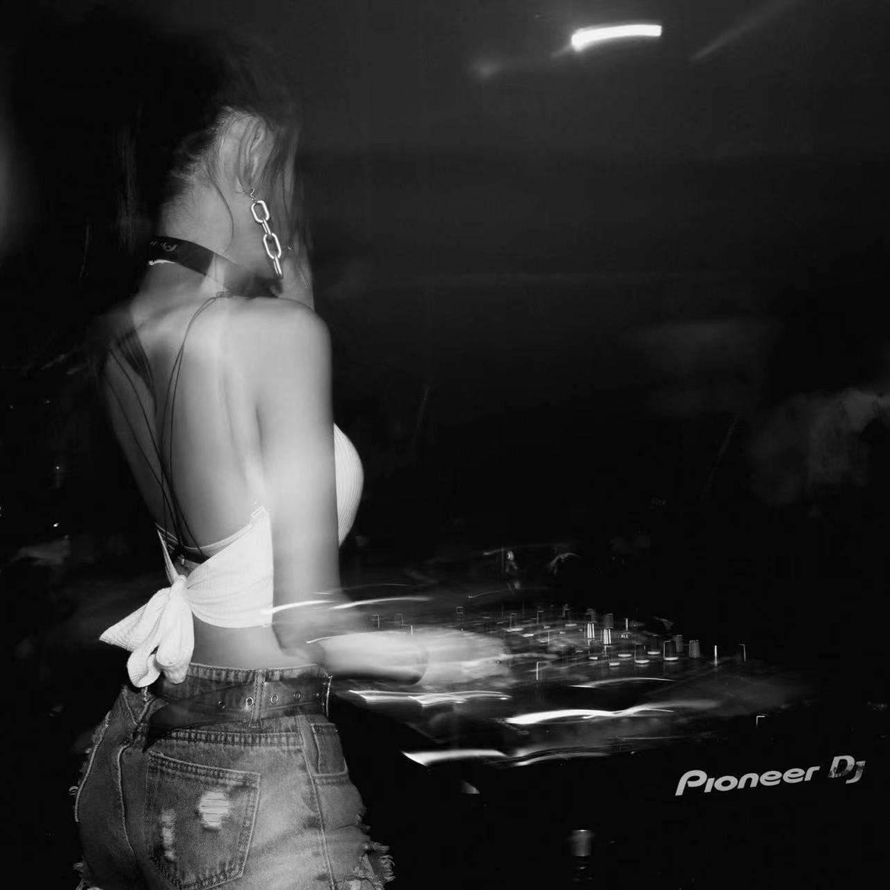 Hardwell-136-互动拍手-We Are Legends（LEAH remix）