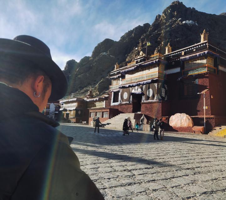 迦罗更松