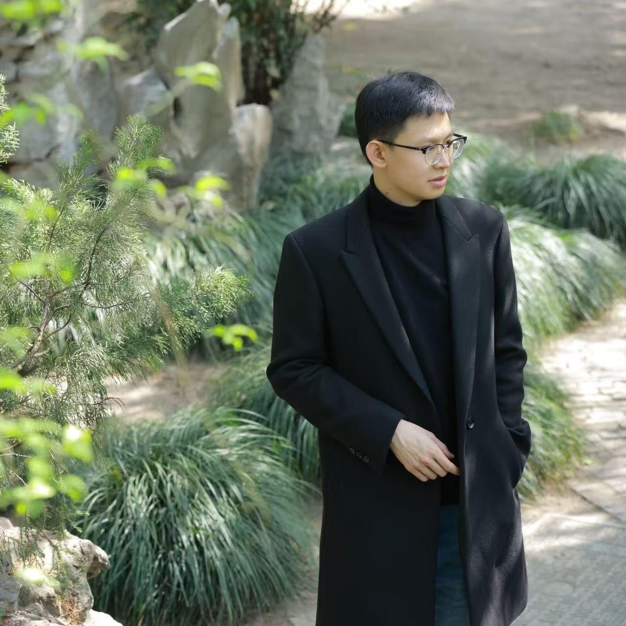簇拥烈日的花封面
