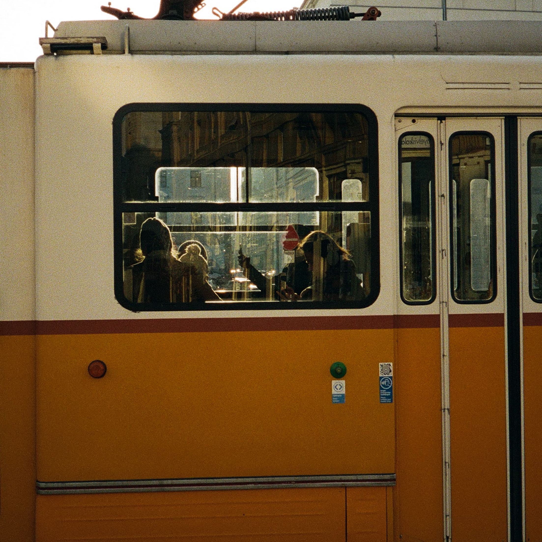 关不上的窗（我是心门上了锁的一扇窗）