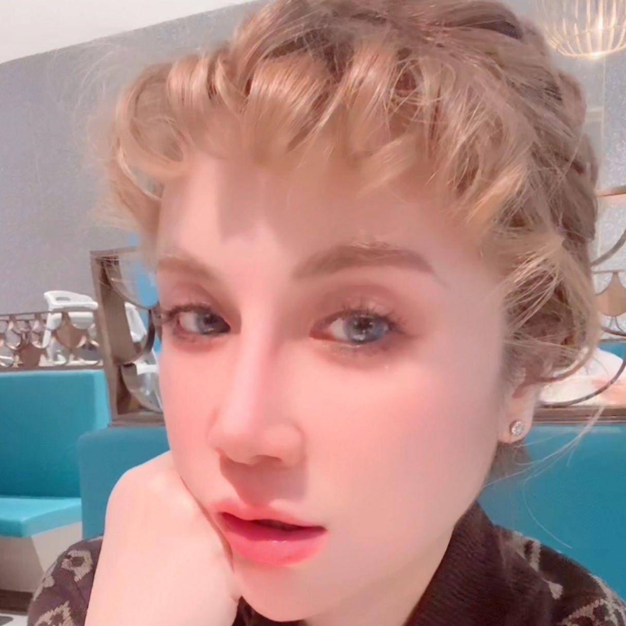 有何不可（赛琳娜洋娃娃限量版）封面