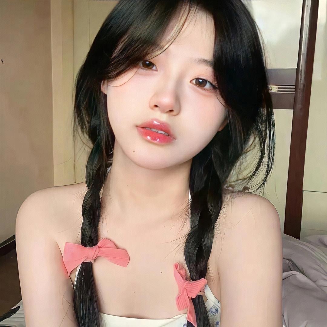 红蔷薇白玫瑰封面