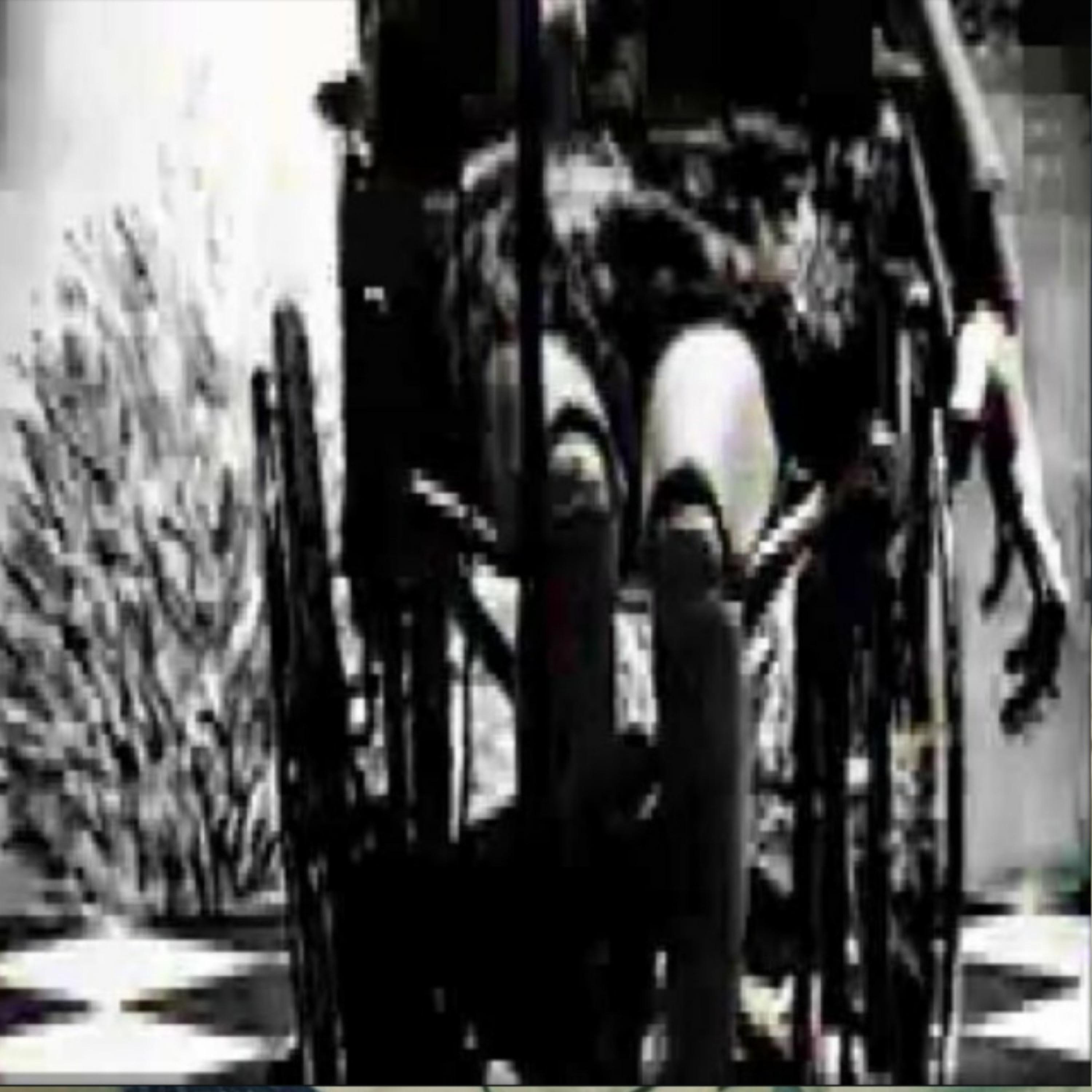 screaming emoji 4 times i cant put emojis as the title