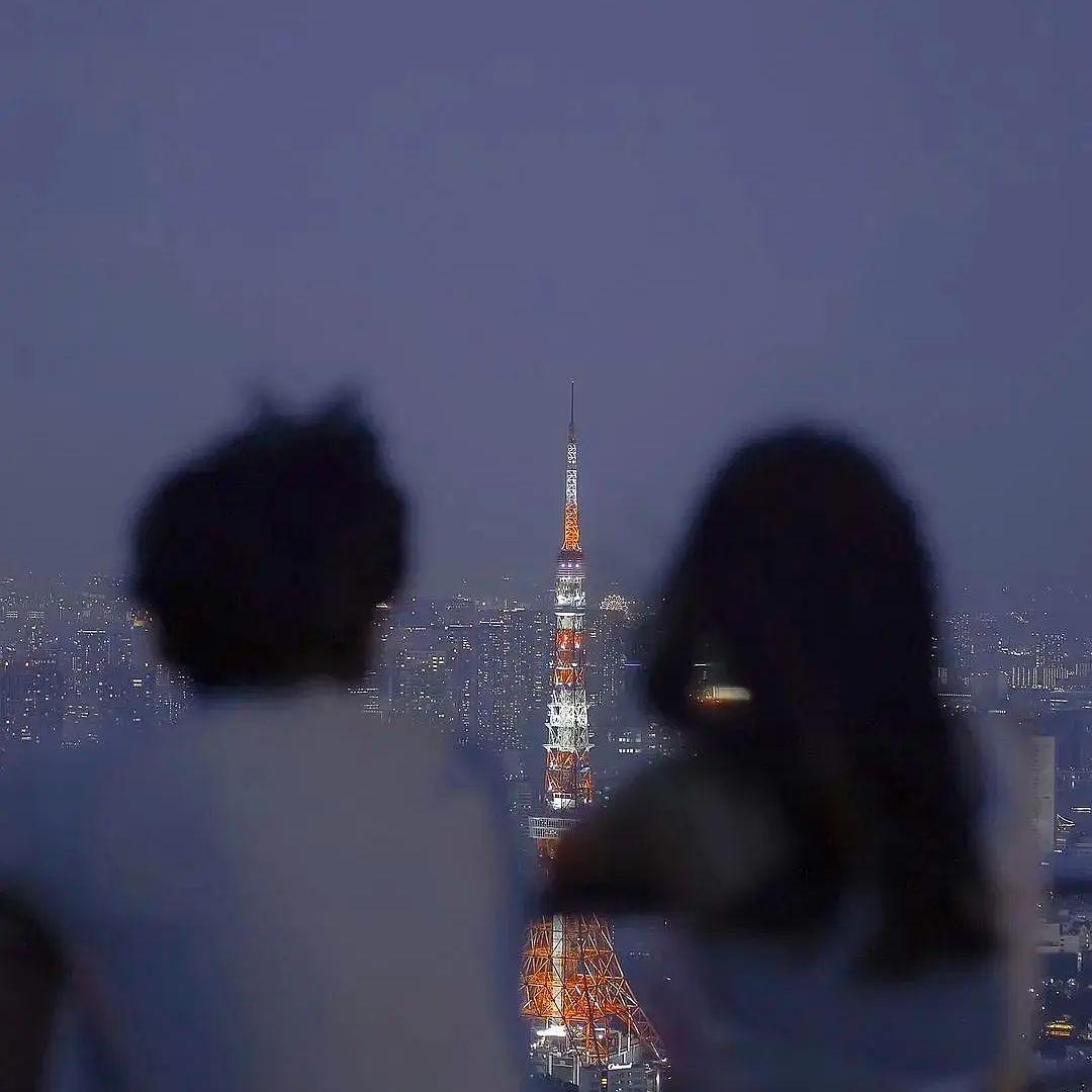 这是个什么世界封面