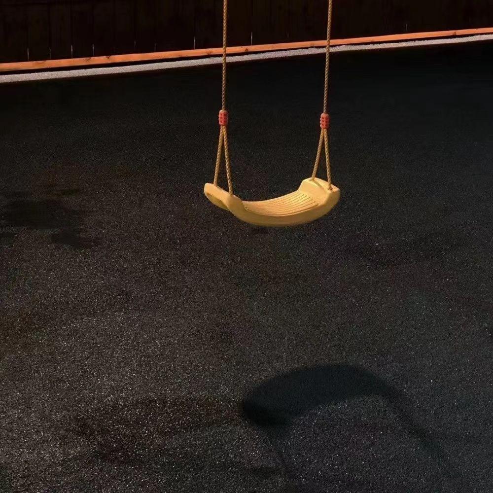 暴雨封面
