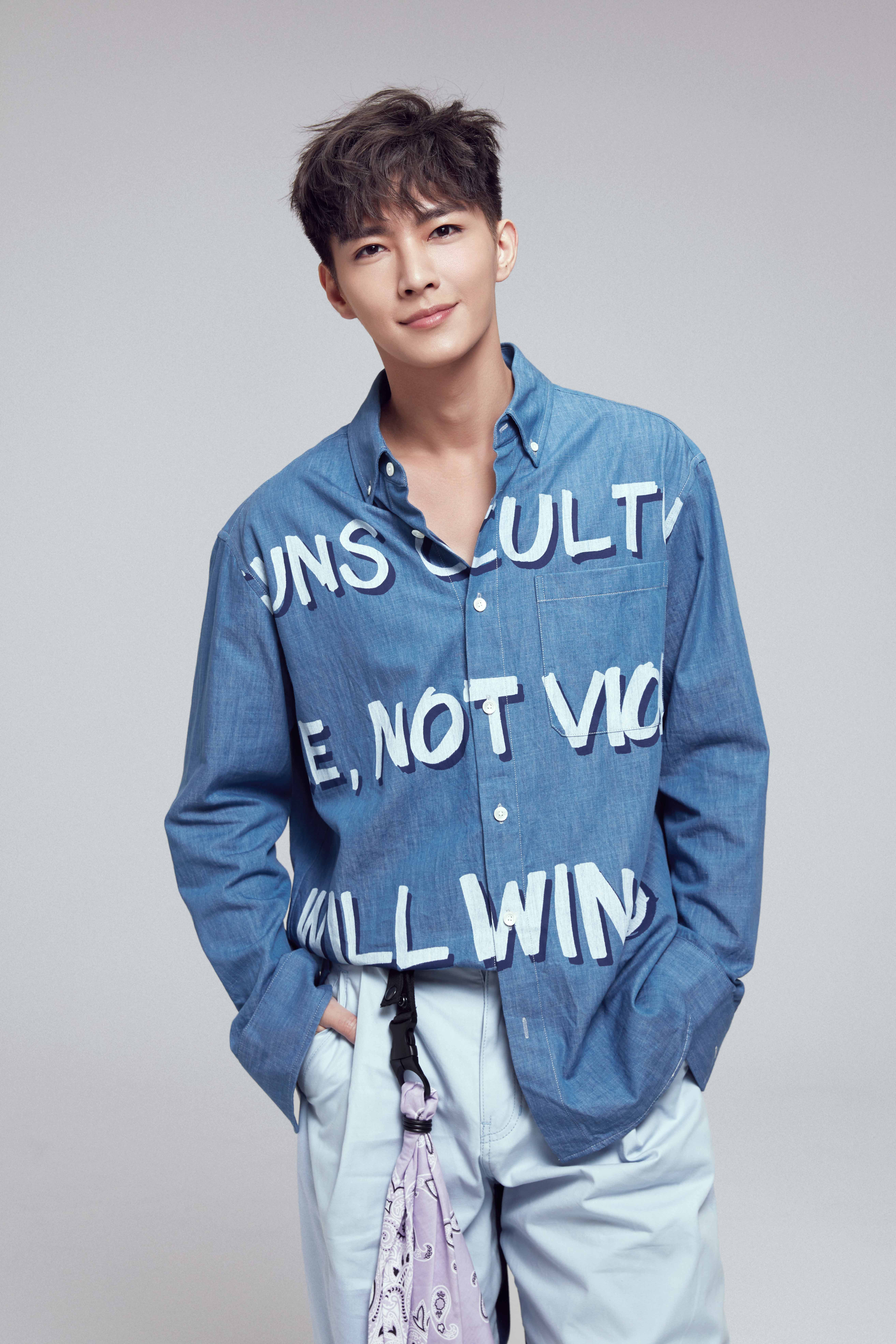 炎亚纶《亲爱的怪物》 | 反骨在歌唱