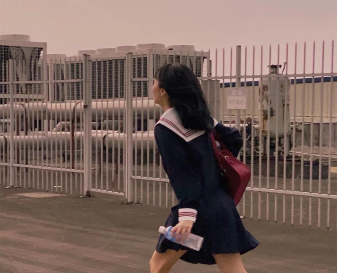 庯川芁一