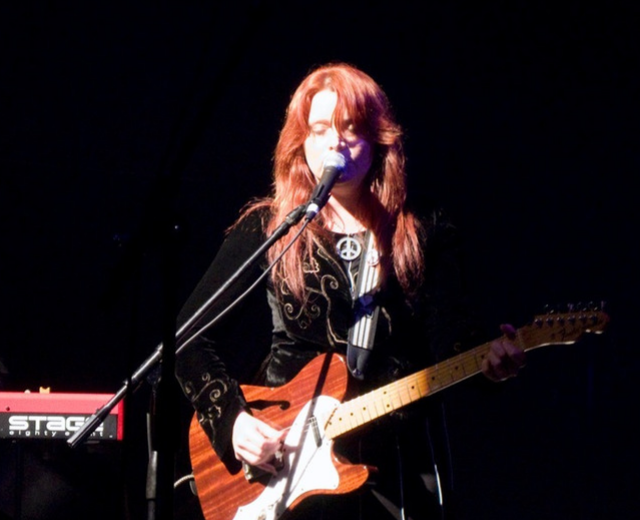 Carolyn Wonderland