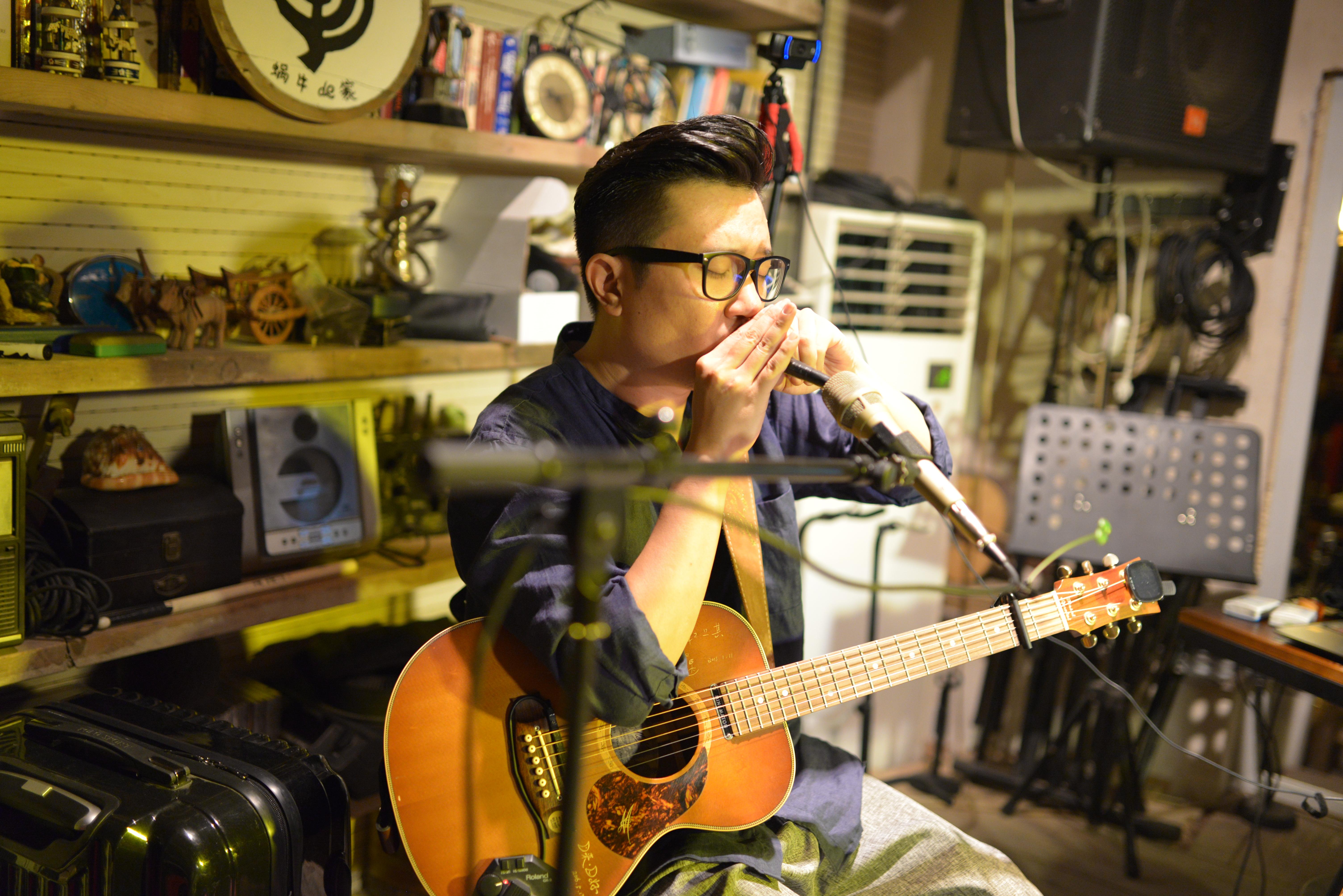 暗杠:童话镇里的走歌人 [网易音乐人Vol.71]