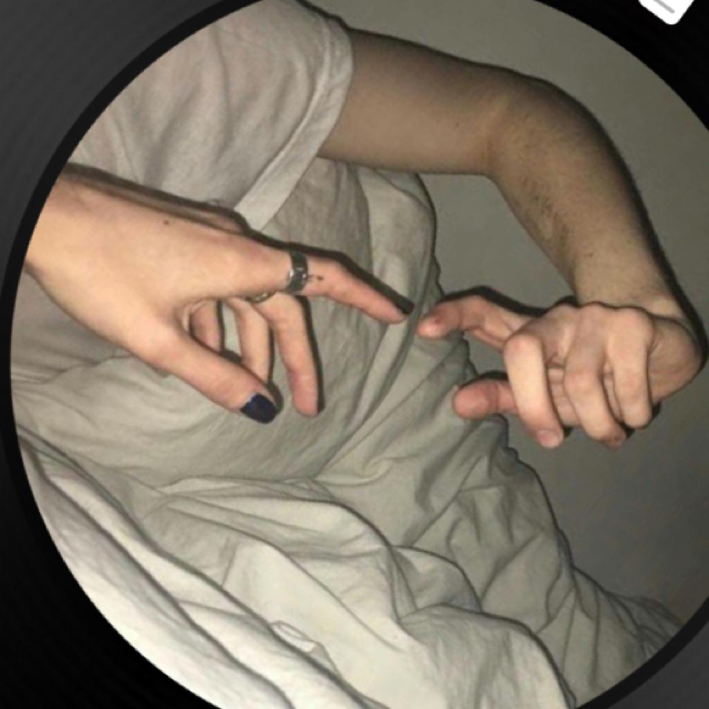 像是一切美好事物燃尽的味道混着飞扬的灰烬