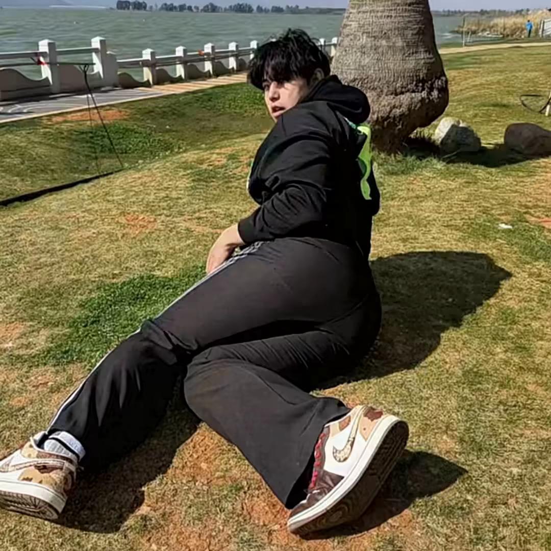 残留在眼角的泪是你走的痕迹 - 齐QQ封面